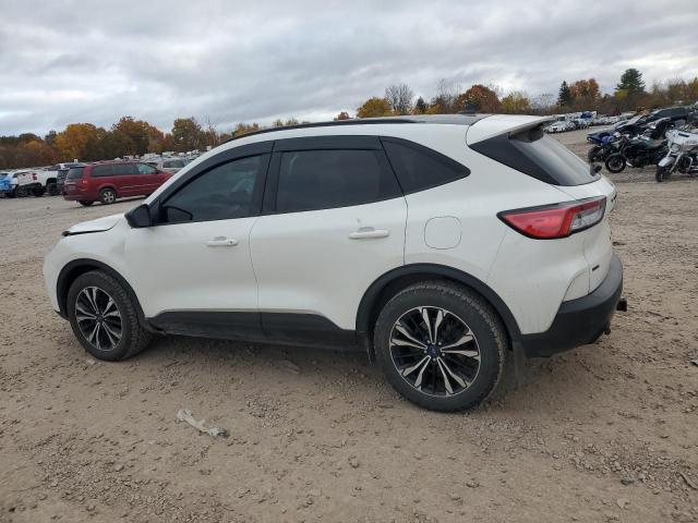 Photo 2 from auction – 2022 FORD ESCAPE SEL with VIN 1FMCU9H97NUB35657
