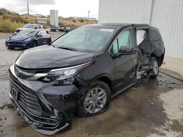 TOYOTA SIENNA LE 2024 with VIN 5TDKRKEC8RS203757 - Photo from auction