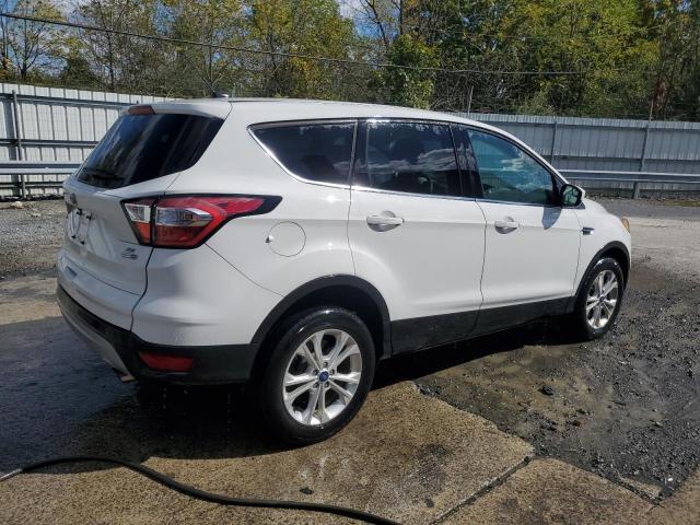 Photo 3 from auction – 2017 FORD ESCAPE SE with VIN 1FMCU9GD6HUD94490