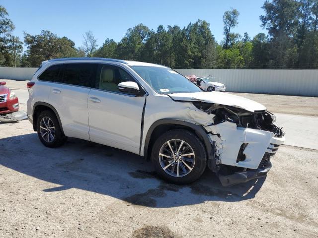 Photo 4 from auction – 2017 TOYOTA HIGHLANDER with VIN 5TDJZRFH3HS433834