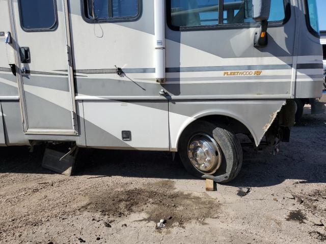 Photo 9 from auction – 2002 FLEE PACE ARROW with VIN 5B4MP67G523344854