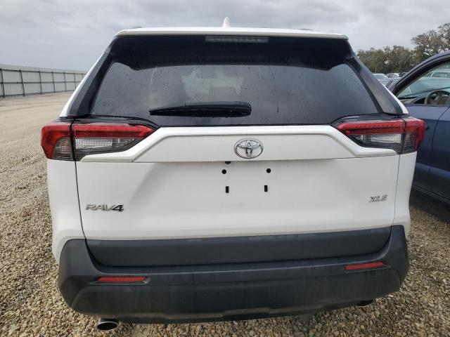 Photo 6 from auction – 2022 TOYOTA RAV4 XLE with VIN 2T3W1RFV5NC209012