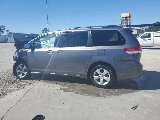Photo 2 from auction – 2013 TOYOTA SIENNA LE with VIN 5TDKK3DC1DS283181