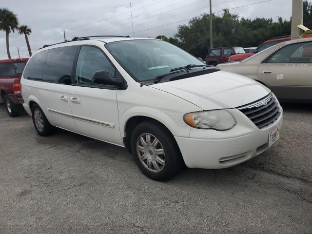 Photo 4 from auction – 2005 CHRYSLER TOWN & COU with VIN 2C4GP54LX5R233084