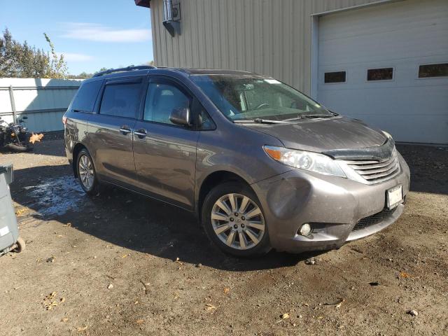 Photo 4 from auction – 2016 TOYOTA SIENNA XLE with VIN 5TDDK3DC1GS144018