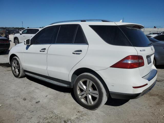 Photo 2 from auction – 2015 MERCEDES-BENZ ML 250 BLU with VIN 4JGDA0EB4FA560031