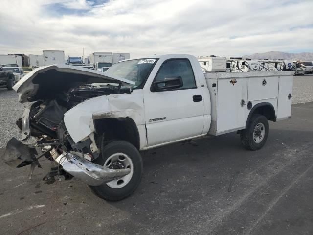 Photo 2 from auction – 2005 CHEVROLET SILVERADO with VIN 1GBHC24U75E244004