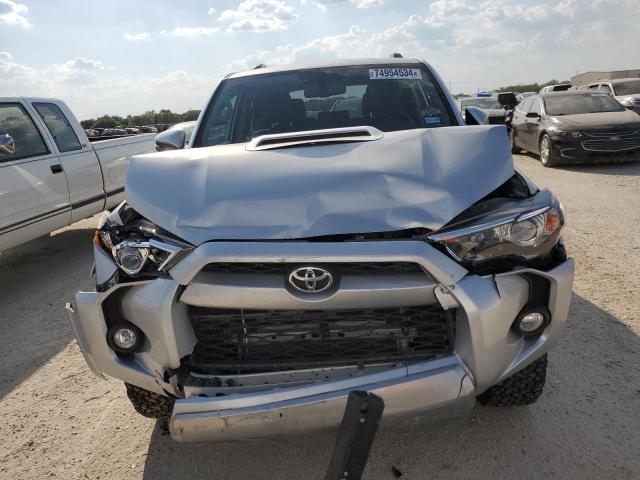Photo 5 from auction – 2019 TOYOTA 4RUNNER SR with VIN JTEBU5JR4K5633027
