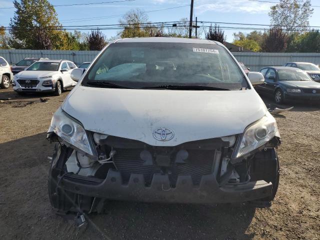 Photo 5 from auction – 2014 TOYOTA SIENNA XLE with VIN 5TDYK3DC1ES465040