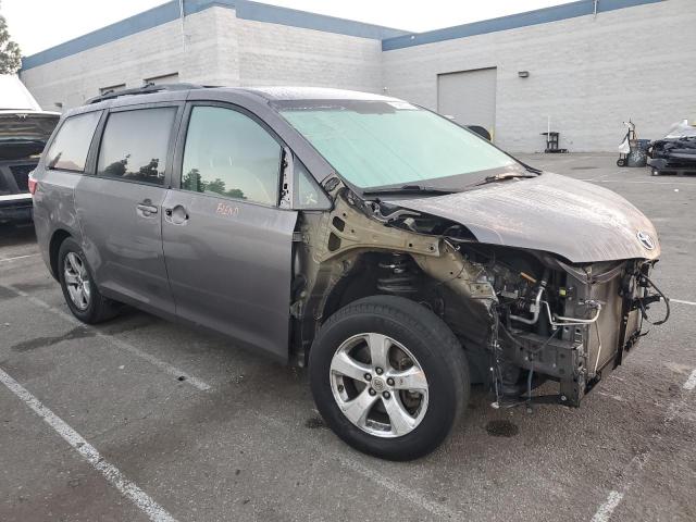 Photo 4 from auction – 2015 TOYOTA SIENNA LE with VIN 5TDKK3DC2FS534440