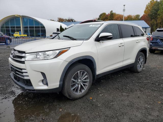 TOYOTA HIGHLANDER 2019 with VIN 5TDJZRFH6KS611971 - Photo from auction