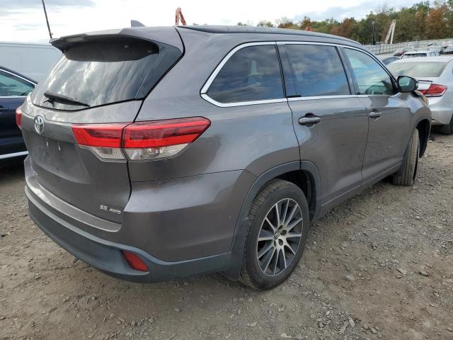 Photo 3 from auction – 2017 TOYOTA HIGHLANDER with VIN 5TDJZRFH5HS431468