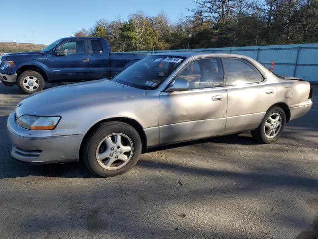 LEXUS ES 300 1995 with VIN JT8GK13TXS0121401 - Photo from auction