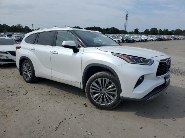 Фото 4 с аукциона – 2022 TOYOTA HIGHLANDER с VIN 5TDEBRCH6NS073125