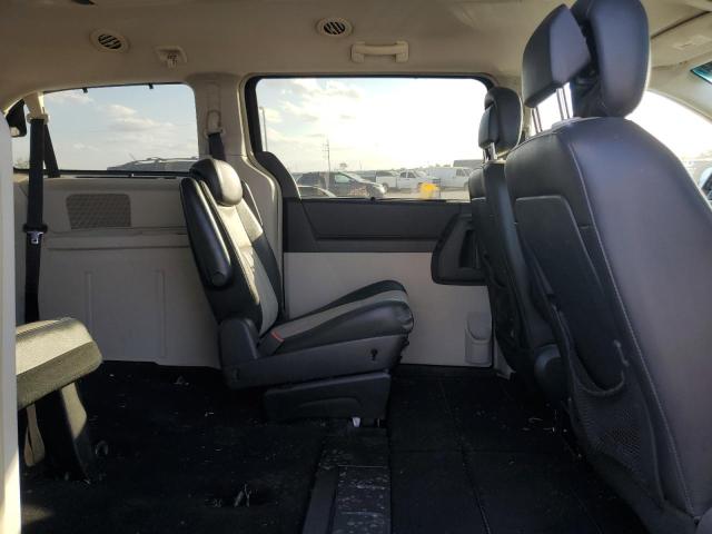 Photo 11 from auction – 2010 CHRYSLER TOWN & COU with VIN 2A4RR8DXXAR322553