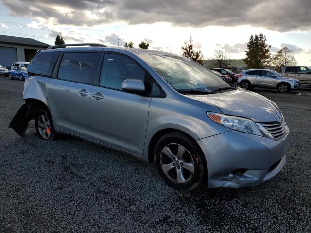 Photo 4 from auction – 2016 TOYOTA SIENNA LE with VIN 5TDKK3DC0GS732077
