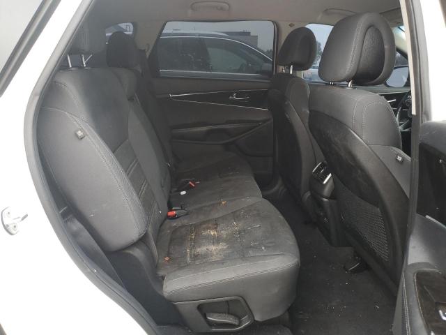 Photo 11 from auction – 2016 KIA SORENTO LX with VIN 5XYPG4A34GG066064