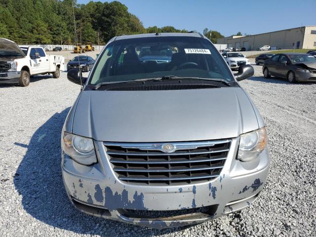 Photo 5 from auction – 2005 CHRYSLER TOWN & COU with VIN 2C4GP44RX5R406682
