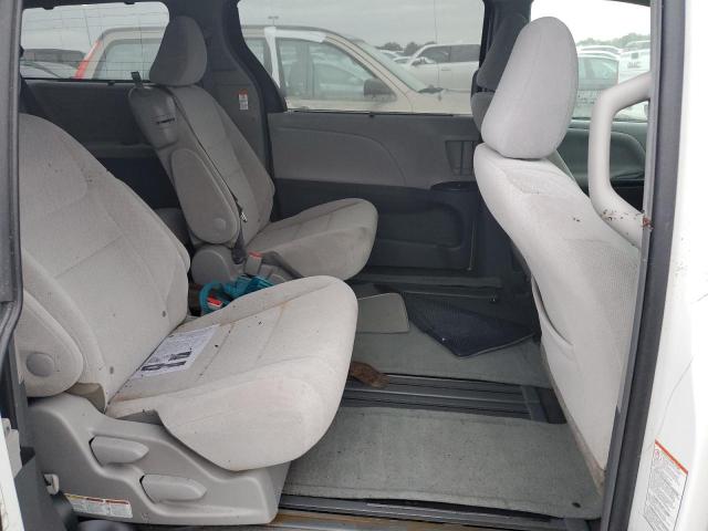 Photo 11 from auction – 2016 TOYOTA SIENNA LE with VIN 5TDKK3DC2GS742271