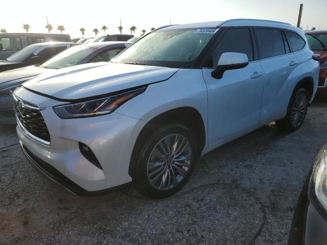 TOYOTA HIGHLANDER 2022 with VIN 5TDFZRAH4NS090685 - Photo from auction