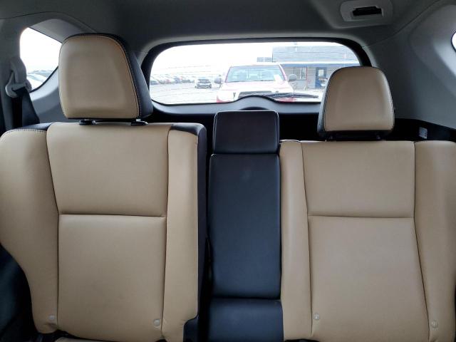 Photo 10 from auction – 2017 TOYOTA RAV4 LIMIT with VIN 2T3DFREV1HW672844