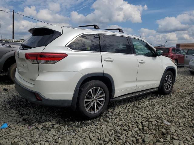 Photo 3 from auction – 2018 TOYOTA HIGHLANDER with VIN 5TDJZRFH3JS543160