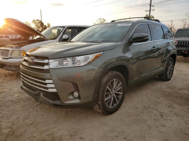 TOYOTA HIGHLANDER 2019 with VIN 5TDKZRFH0KS317857 - Photo from auction