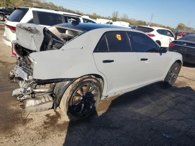 Photo 3 from auction – 2017 CHRYSLER 300 LIMITE with VIN 2C3CCARG1HH530032