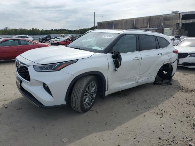 TOYOTA HIGHLANDER 2022 with VIN 5TDEBRCH6NS073125 - Photo from auction