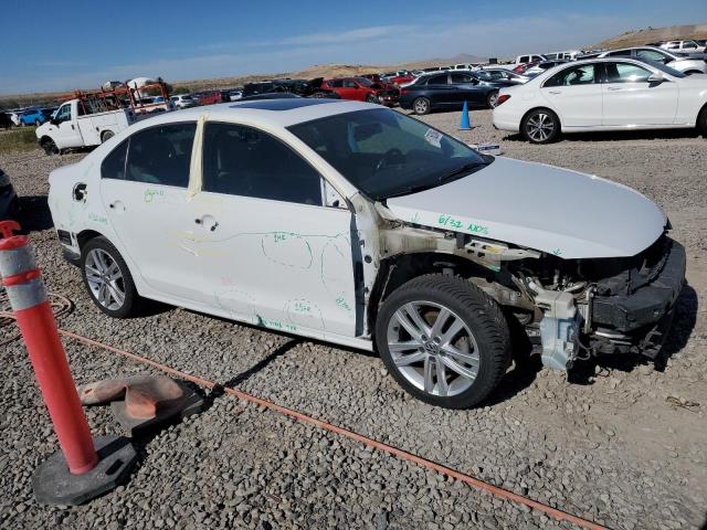 Photo 4 from auction – 2015 VOLKSWAGEN JETTA TDI with VIN 3VWLA7AJ2FM242527