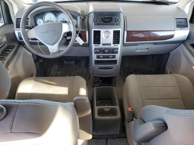 Photo 8 from auction – 2010 CHRYSLER TOWN & COU with VIN 2A4RR5D19AR285490