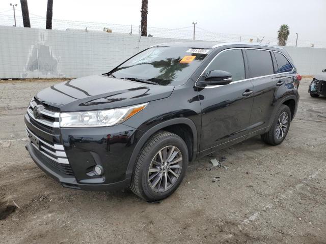 TOYOTA HIGHLANDER 2018 with VIN 5TDKZRFH6JS268596 - Photo from auction