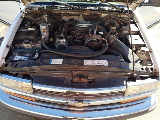 Photo 11 from auction – 1998 CHEVROLET BLAZER with VIN 1GNDT13W3W2120152
