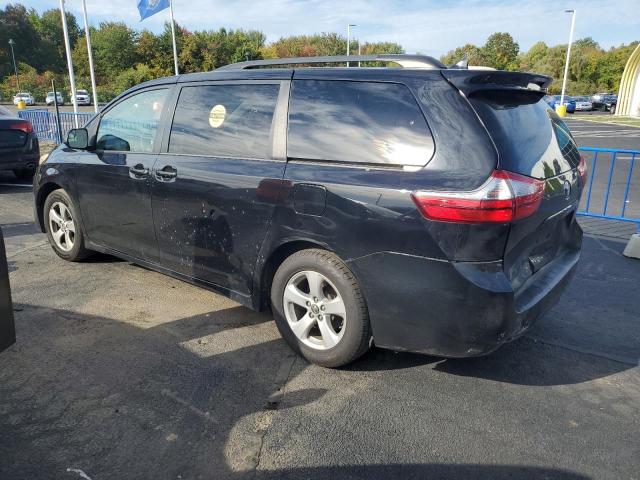 Photo 2 from auction – 2018 TOYOTA SIENNA LE with VIN 5TDKZ3DC2JS936303