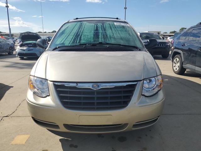 Photo 5 from auction – 2005 CHRYSLER TOWN & COU with VIN 2C4GP54L35R118360