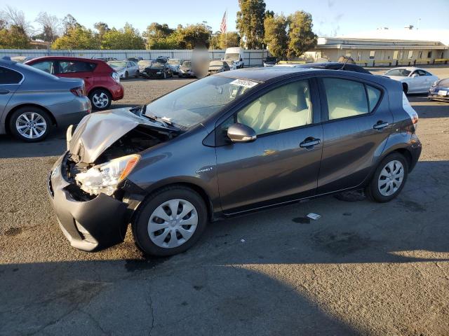 TOYOTA PRIUS C 2013 with VIN JTDKDTB34D1048459 - Photo from auction