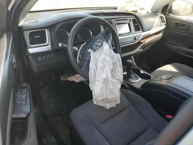 Фото 8 с аукциона – 2018 TOYOTA HIGHLANDER с VIN 5TDBZRFH6JS913330