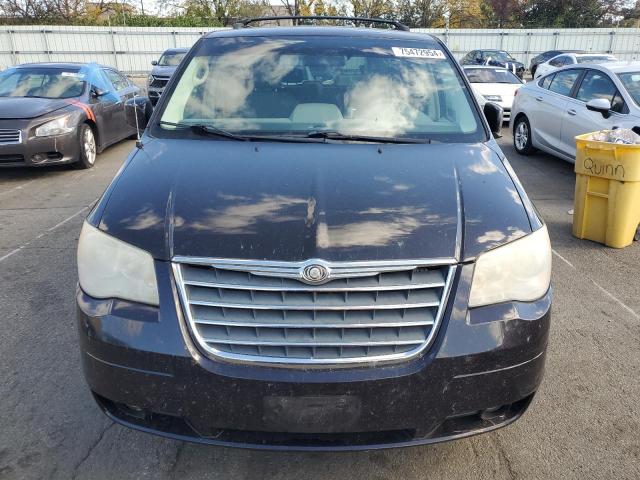 Photo 5 from auction – 2010 CHRYSLER TOWN & COU with VIN 2A4RR5D18AR299395