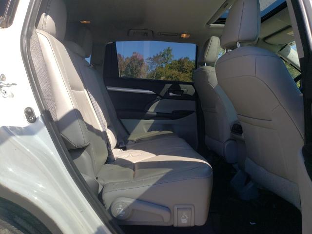 Photo 11 from auction – 2017 TOYOTA HIGHLANDER with VIN 5TDJZRFH5HS428182