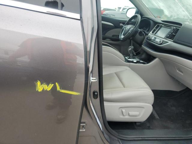 Photo 13 from auction – 2017 TOYOTA HIGHLANDER with VIN 5TDJZRFH9HS478017