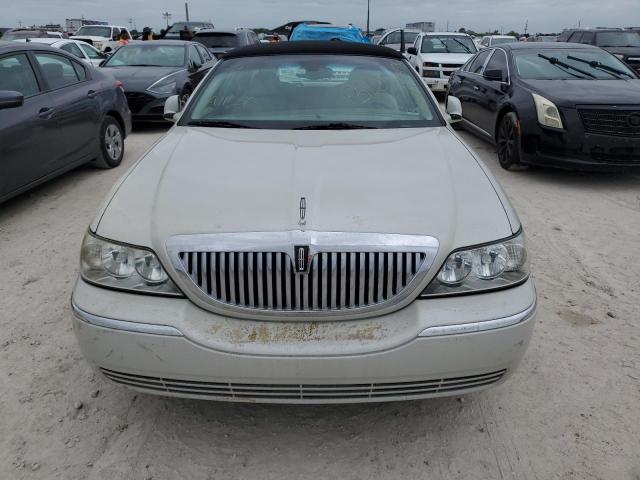 Photo 5 from auction – 2004 LINCOLN TOWN CAR E with VIN 1LNHM81W94Y677804
