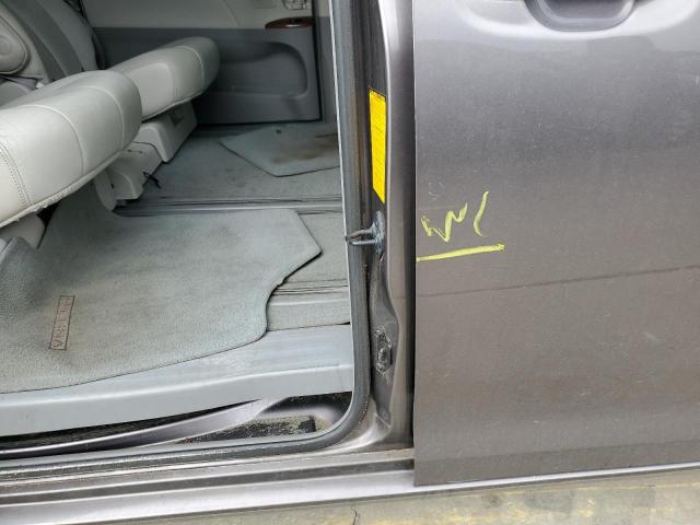 Photo 12 from auction – 2011 TOYOTA SIENNA XLE with VIN 5TDYK3DC5BS030033