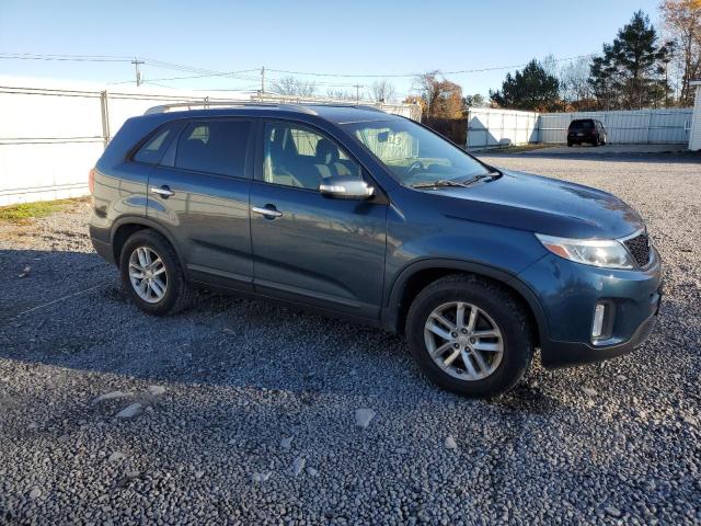 Photo 4 from auction – 2015 KIA SORENTO LX with VIN 5XYKT3A64FG577170