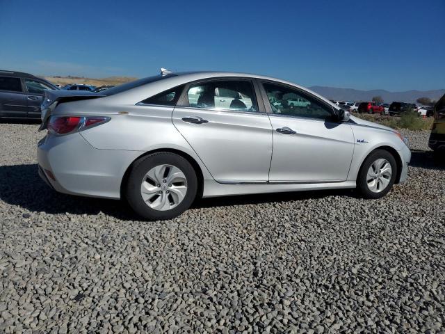 Photo 3 from auction – 2014 HYUNDAI SONATA HYB with VIN KMHEC4A42EA113905