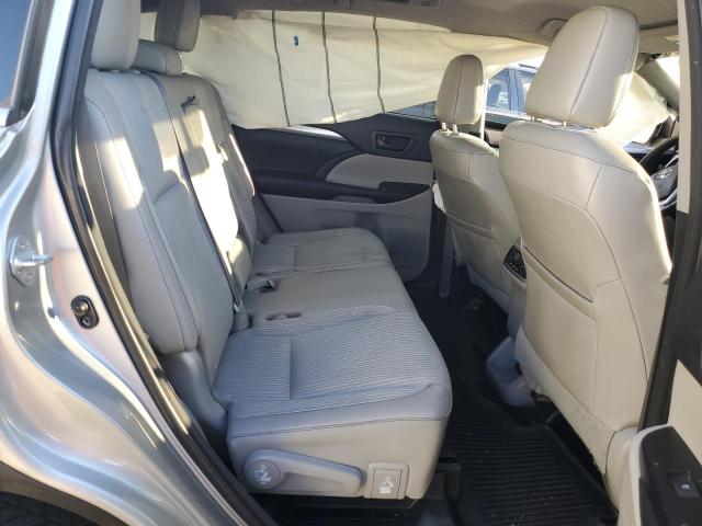 Photo 11 from auction – 2016 TOYOTA HIGHLANDER with VIN 5TDBKRFH5GS296628