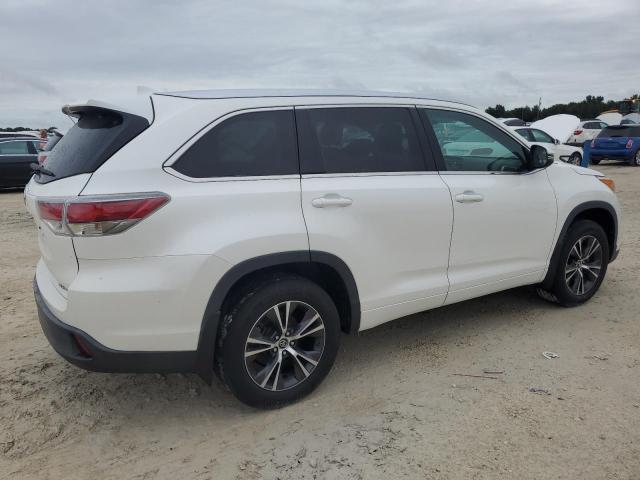 Photo 3 from auction – 2016 TOYOTA HIGHLANDER with VIN 5TDJKRFH3GS261159