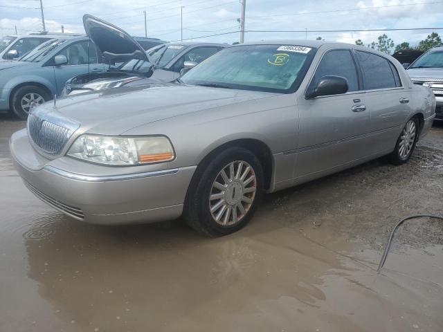 LINCOLN TOWN CAR E 2003 with VIN 1LNHM81W33Y639757 - Photo from auction