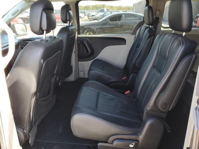 Photo 11 from auction – 2016 CHRYSLER TOWN & COU with VIN 2C4RC1BG1GR271308