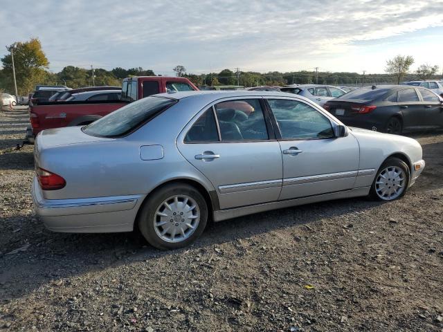Photo 3 from auction – 2001 MERCEDES-BENZ E 320 4MAT with VIN WDBJF82J41X052567