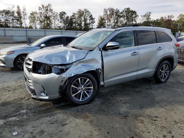 TOYOTA HIGHLANDER 2018 with VIN 5TDKZRFH6JS280960 - Photo from auction